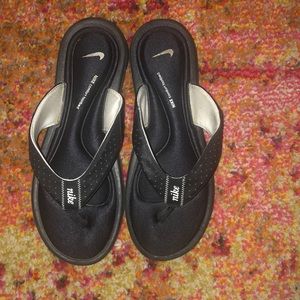 Nike women’s Ultra Comfort sandals size 10